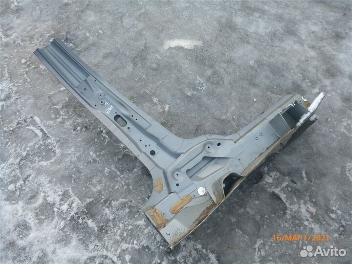 Стойка кузова центральная левая Volvo Xc70 BZ95