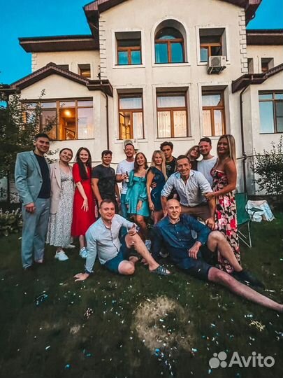 Стейк и вино вечеринка в загородном доме