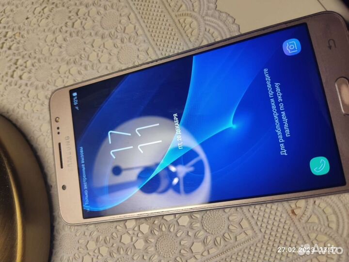 Телефон Samsung galaxy j5 2016
