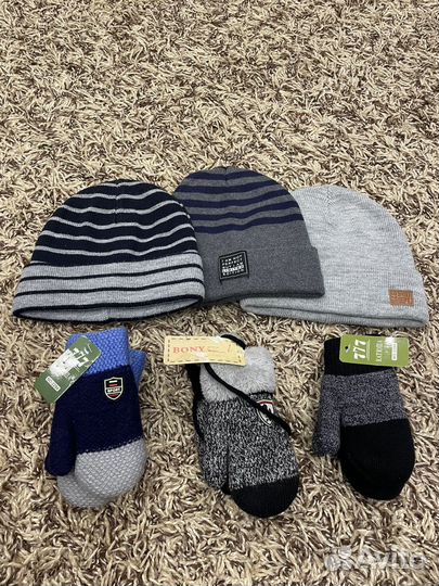 Шапки и варежки для мальчика новые