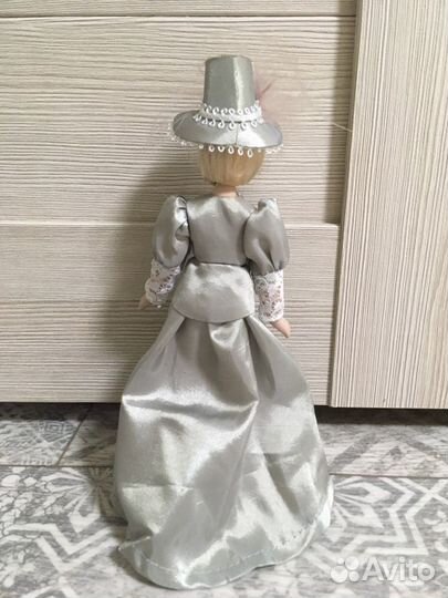 Куклы фарфоровые