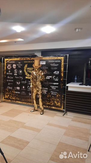 Продам Костюм золотой человек