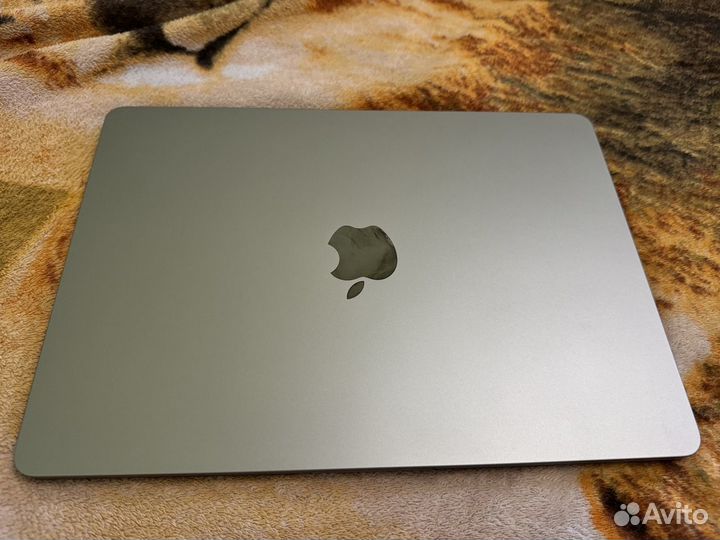 MacBook Air 13 2022 M2 24GB 1TB Как новый/18 цикл