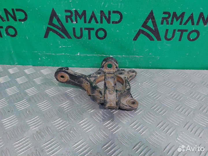 Кулак поворотный передний правый Toyota Camry 8