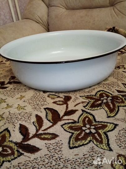 Продам эмалированный таз