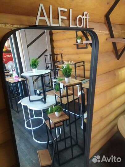 Зеркало в металлической раме