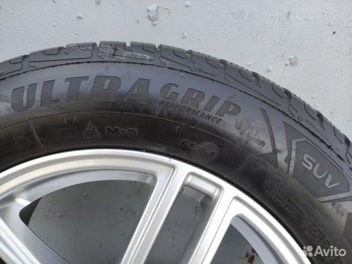 Goodyear UltraGrip Performance SUV Gen-1 215/65 R17 99V