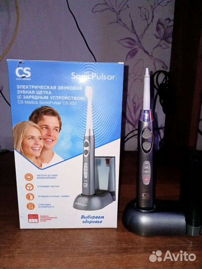 Электрическая зубная щетка