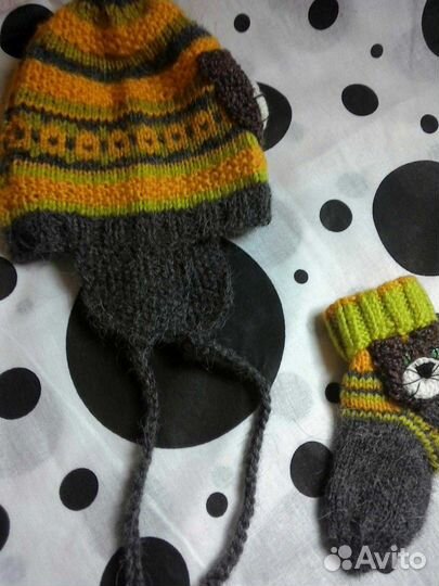 Шапочка и носочки для новорожденных