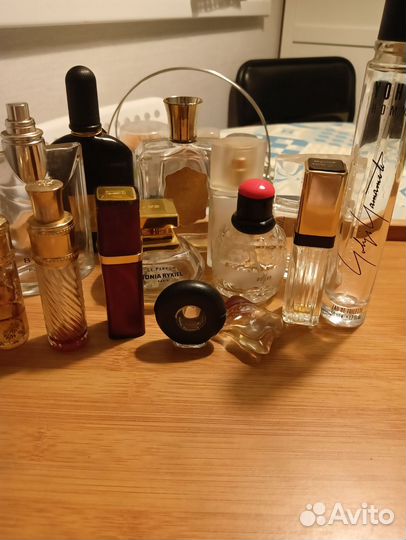 Лот флаконов от парфюмерия