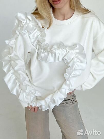 Свитшот с воланами в виде сердца (новый)