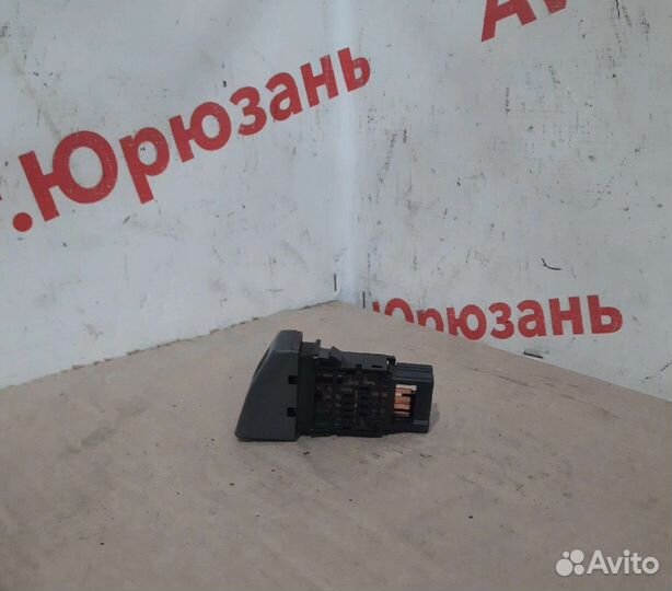 Кнопка аварийной сигнализации Nissan Presage VU30