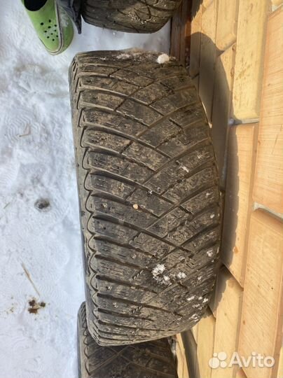 Goodyear UltraGrip 215/55 R17
