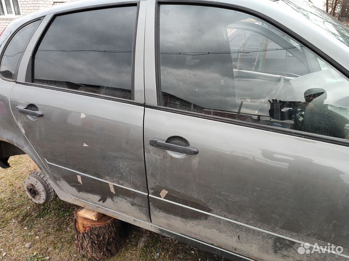 Разбираю Ладу Калину на запчасти