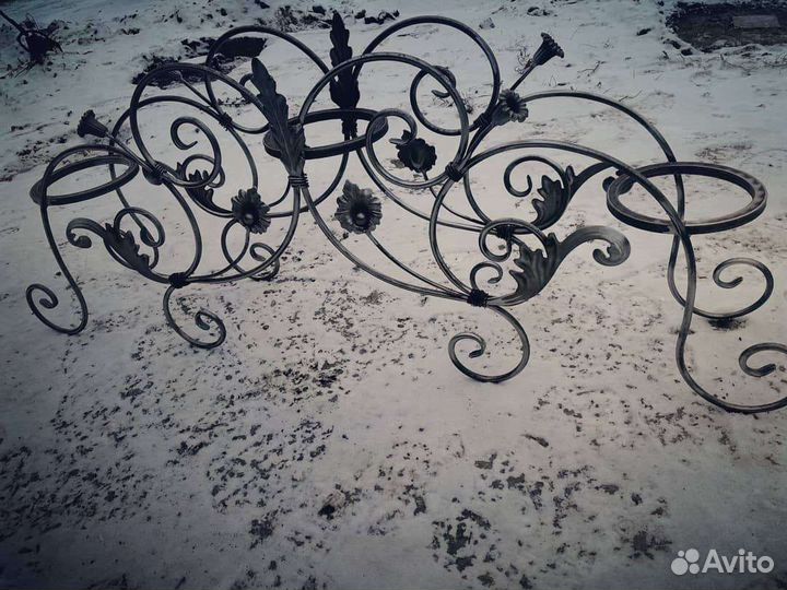 Кованная подставка под цветы