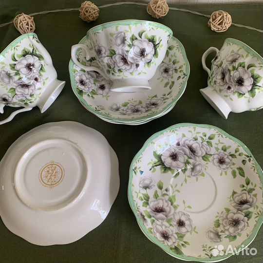 Чашки с блюдцами