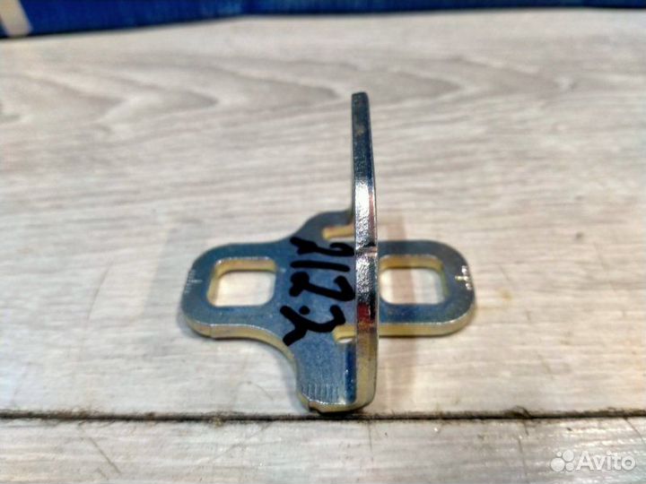 Петля крышки багажника Mercedes-Benz 212.036 E 250