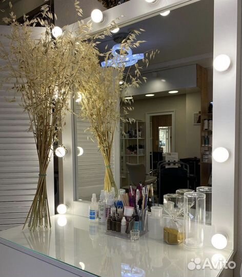 Гримерный столик с зеркалом