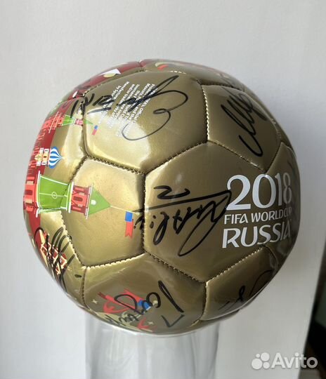 Мяч fifa 2018 с автографами Российской сборной
