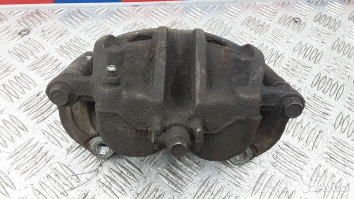 Суппорт передний правый Kia Sorento 2 2010