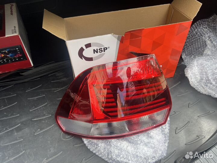 Задний левый фонарь volkswagen polo