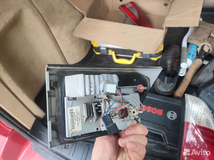 Задние правые фонари e83