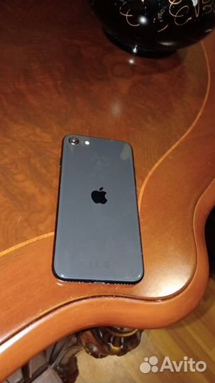 iPhone SE, 64 ГБ