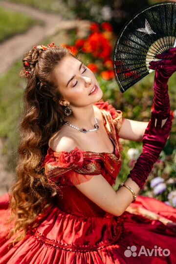 Красное и чёрное бальное историческое платье прока