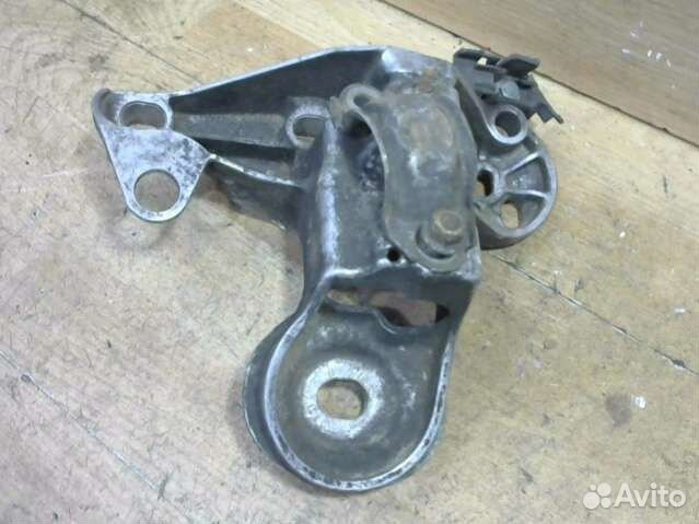 Кронштейн двигателя Volkswagen Passat B5 8E0199352