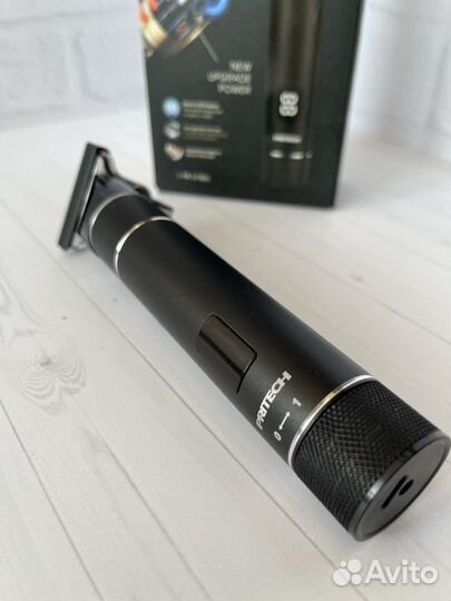 Триммер для бороды с дисплеем