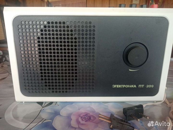 Радиоприёмник трёхпрограмный электроника