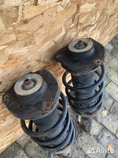 Стойка подвески передняя Volkswagen Golf 6