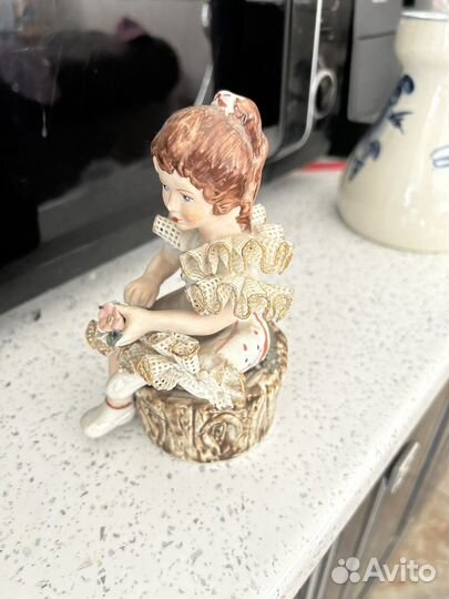 Фарфоровая статуэтка