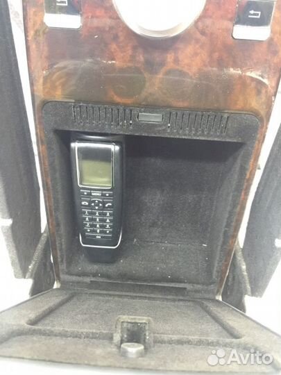 Подлокотник задний Mercedes S-Class W221