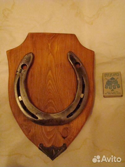 Панно подкова на удачу. Щит Ф. С. Б