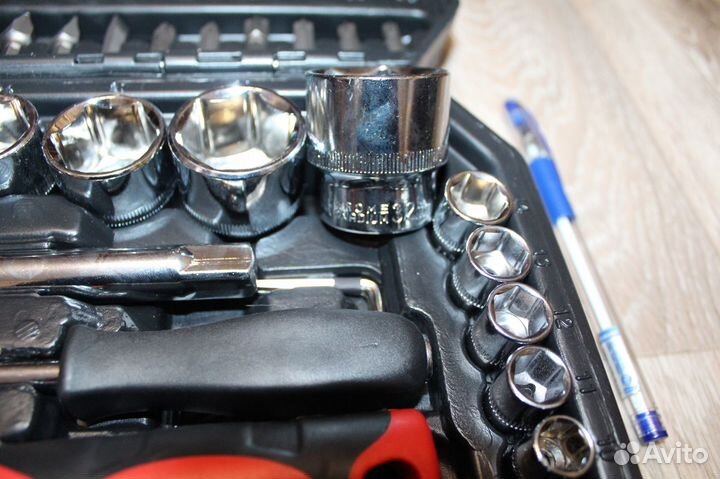 Набор гаечных ключей с трещеткой 94пр