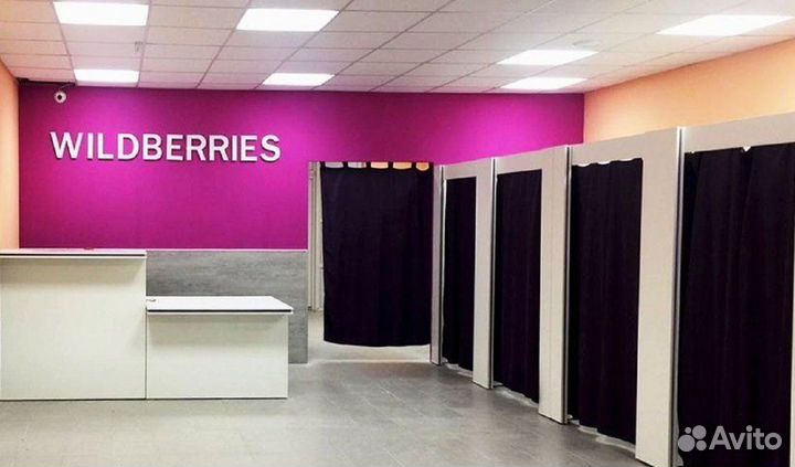 Пункт выдачи заказов на проходимой улице