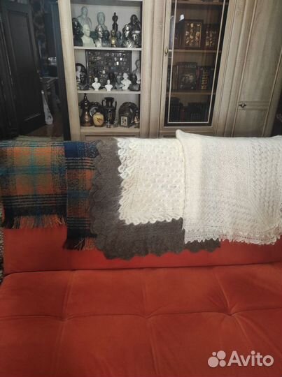 Платки и шарфы пуховые, шерстяные и сэнт-ие 23 шт