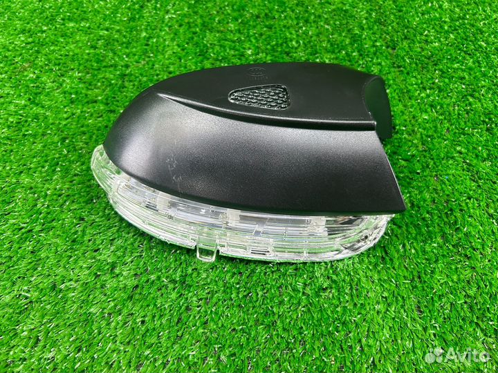 Поворотник в зеркало левый VW passat B7 VAG