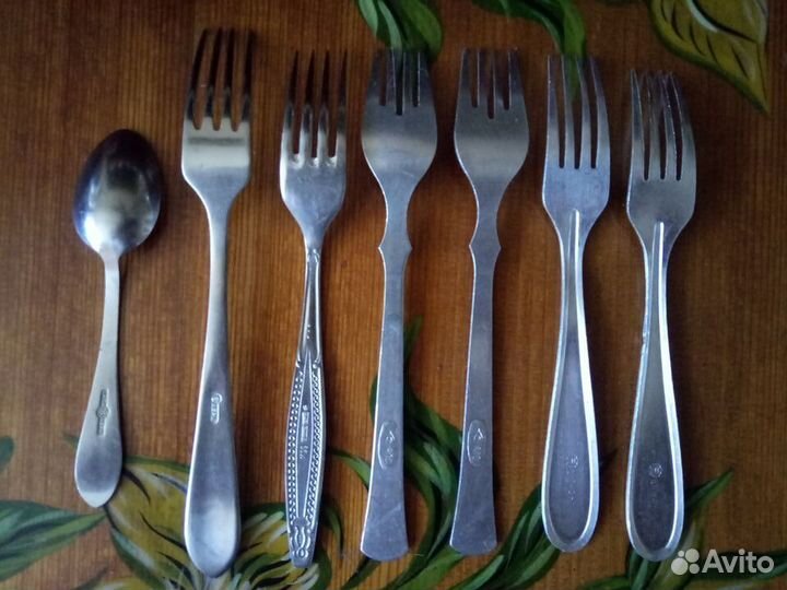 Подносы, вилки, ложка (всё пр-во СССР)