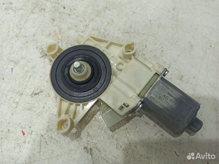 Моторчик переднего левого стеклоподъемника