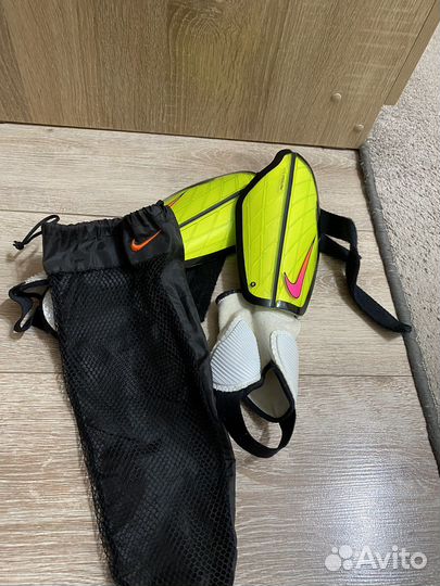 Щитки футбольные nike