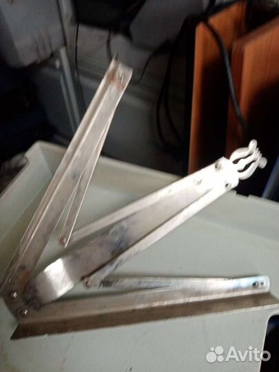 Подставка под ноты. Есть этажерка для нот