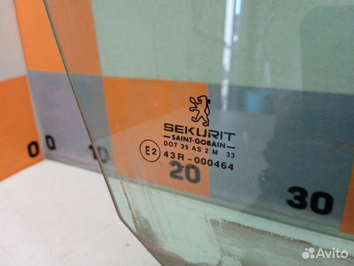 Стекло двери передней правой Peugeot 206 2A/C 1.6