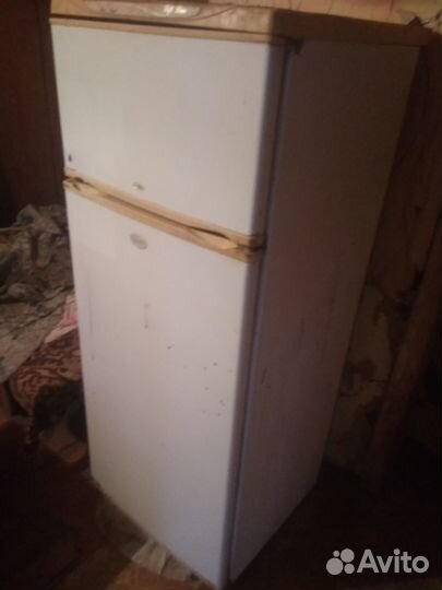 Продам холодильник, старенький, подойдёт для дачи