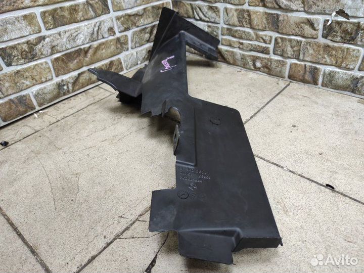 Дефлектор радиатора правый Jeep Grand Cherokee WK2