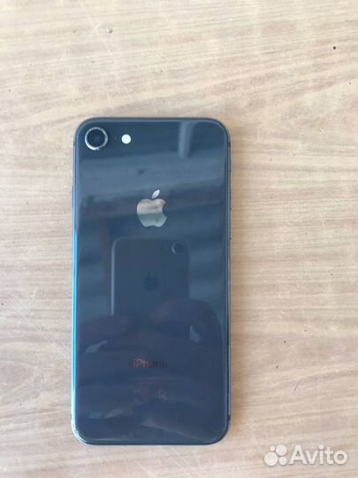 Телефон iPhone 8