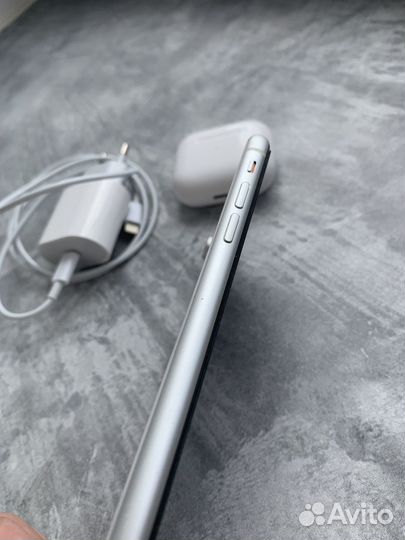 iPhone xr 64gb белый