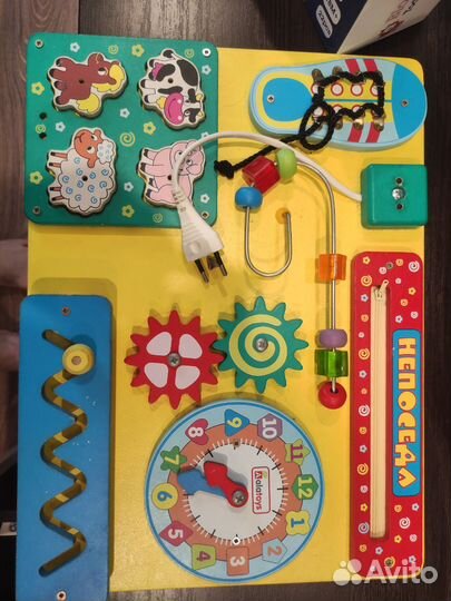 Игрушки для малышей паровозик, бизиборд, машинка