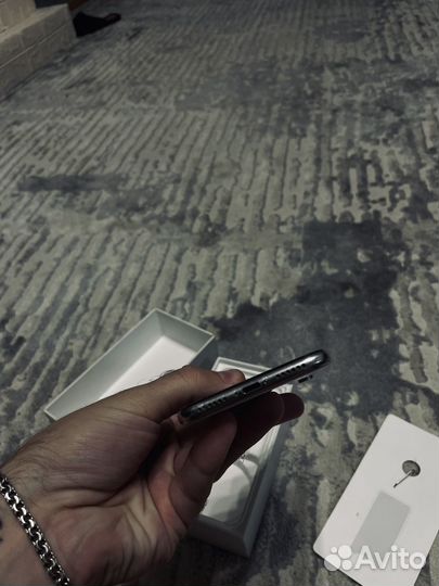 Телефон iPhone X 64Gb White